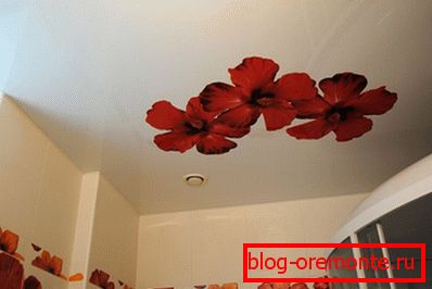 In harmony with the decoration of the walls In harmony with the decoration of the walls