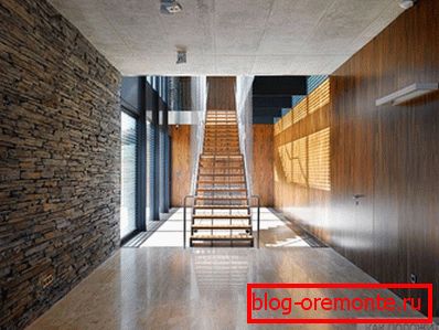 Laminate on the walls in the interior