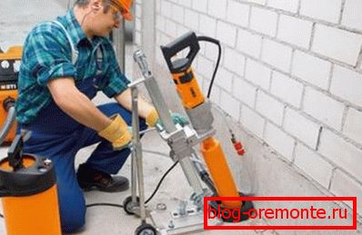In some cases, diamond drilling of holes in concrete is used to remove damaged parts. In some cases, diamond drilling of holes in concrete is used to remove damaged parts.