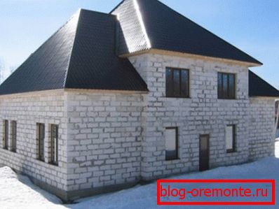 In such a house, a person will be warm even in the harsh Siberian winter In such a house, a person will be warm even in the harsh Siberian winter