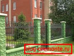 Option of using concrete caps on the fence Option of using concrete caps on the fence