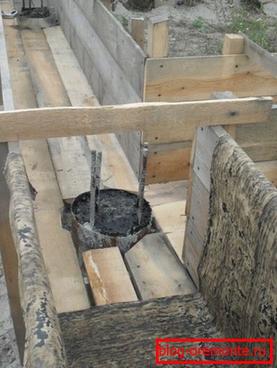 Option of internal arrangement of formwork with removal of reinforcement from the pile into concrete Option of internal arrangement of formwork with removal of reinforcement from the pile into concrete
