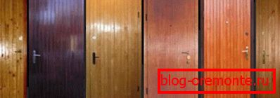 The use of wood in the door trim The use of wood in the door trim