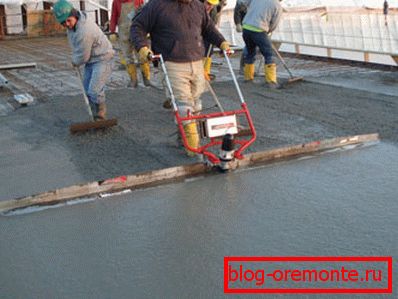 Vibrator for laying screeds and plates. Vibrator for laying screeds and plates.