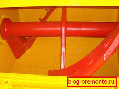 Inside view of a horizontal concrete mixer Inside view of a horizontal concrete mixer