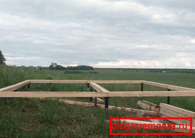 Screw piles with wooden grillage Screw piles with wooden grillage