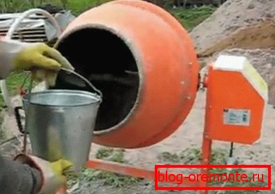 Water is added carefully, in small portions. Water is added carefully, in small portions.