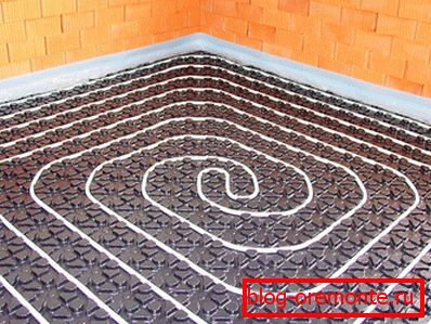 Water floor heating under concrete