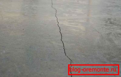 The stresses in the monolith lead to the appearance of cracks. The stresses in the monolith lead to the appearance of cracks.