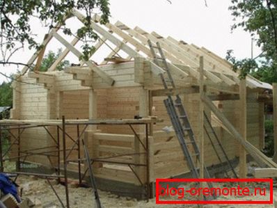 Construction of a log house Construction of a log house