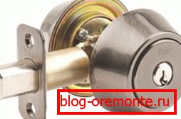 Hand knob sidebar lock in the interior door