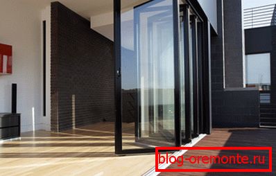 Exit to the terrace through a folding PVC door Exit to the terrace through a folding PVC door