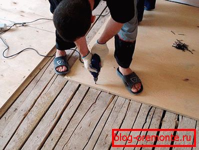 Wood floor leveling with plywood
