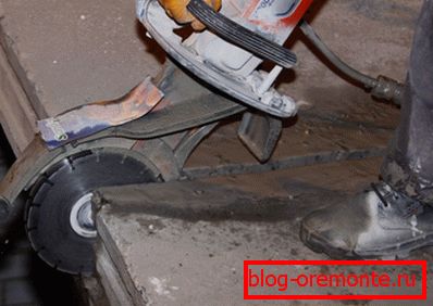 Cutting openings in concrete with a diamond wheel Cutting openings in concrete with a diamond wheel