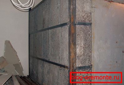 High-strength concrete and massive reinforcement - essential attributes of bank vaults High-strength concrete and massive reinforcement - essential attributes of bank vaults