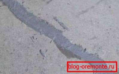 Fissured concrete floor Fissured concrete floor