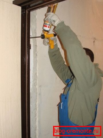 Sealing gaps foam Sealing gaps foam