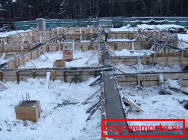 Filling the foundation in winter Filling the foundation in winter