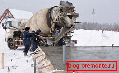 Filling of the monolithic basis in winter time. Filling of the monolithic basis in winter time.