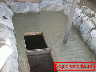 Filling monolithic ceiling with inspection hatches and ventilation pipe. Filling monolithic ceiling with inspection hatches and ventilation pipe.