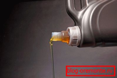 Filling engine oil to refuel the door closer Filling engine oil to refuel the door closer