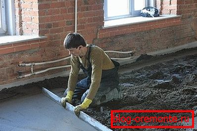 Filling the floor with concrete in a private house is a responsible, but achievable matter.