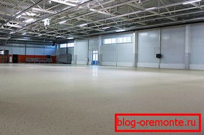 Self-leveling floor used in industrial plants