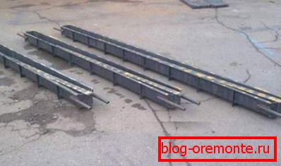 Factory forms under the posts. Factory forms under the posts.