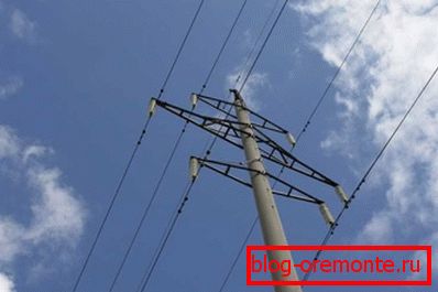 Reinforced concrete pylon for power lines