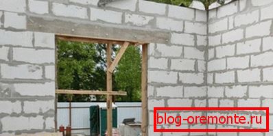 Reinforced concrete lintel over the window opening. Reinforced concrete lintel over the window opening.