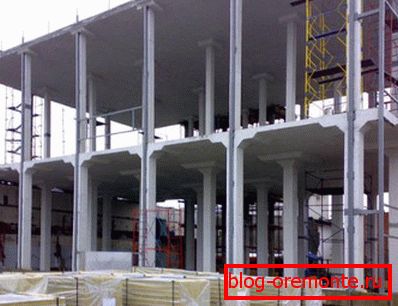 Monolithic reinforced concrete columns are highly durable.