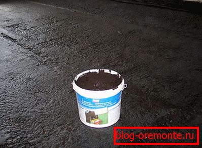 We work with mastic based on bitumen