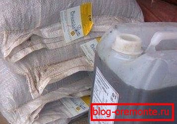 Winter additives for concrete in different packaging Winter additives for concrete in different packaging